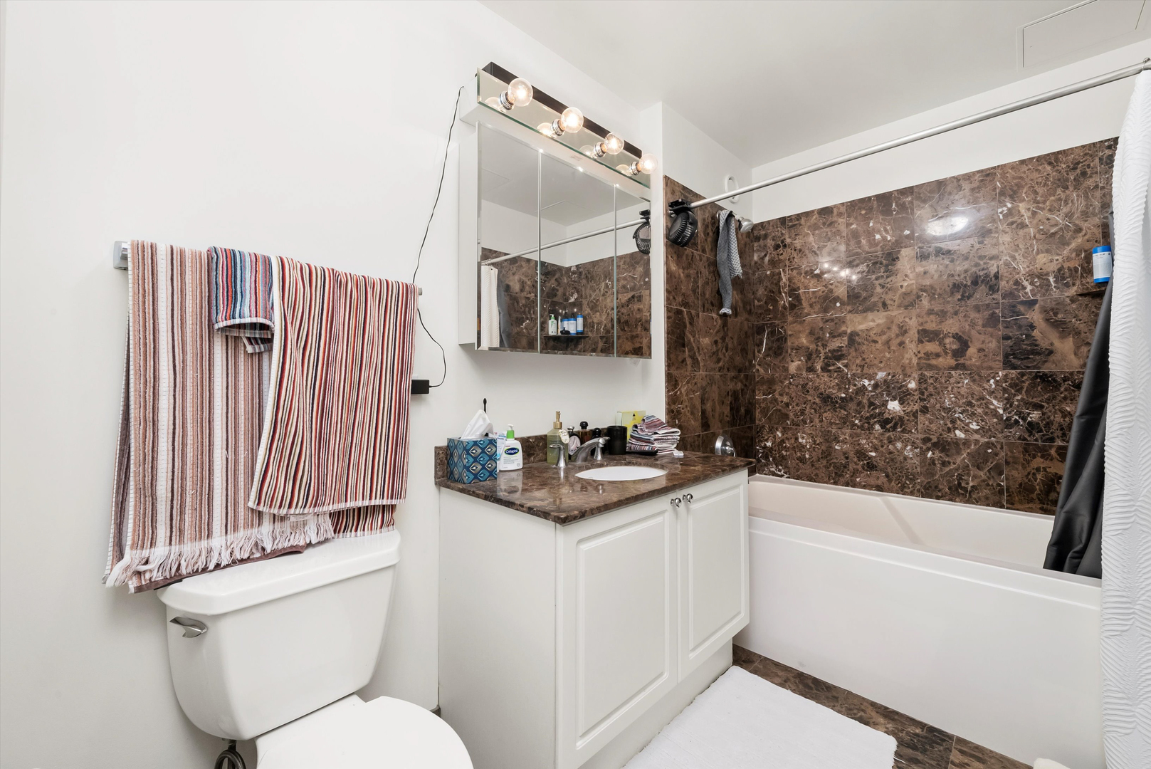 330 W Grand Avenue Unit: 1204