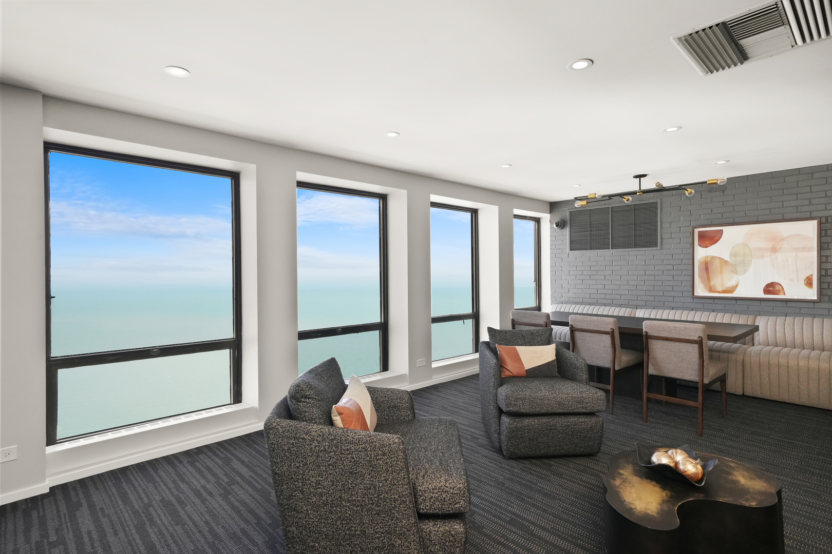 260 E Chestnut Street Unit: 406