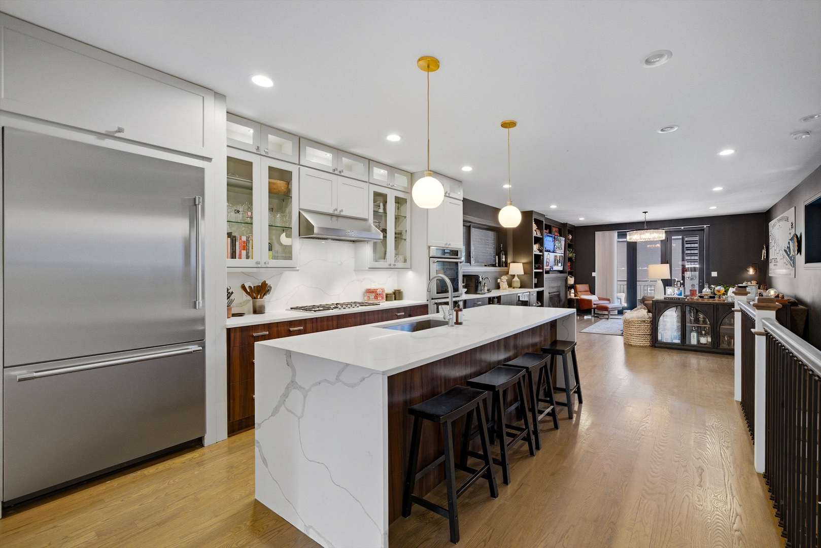 855 N Wolcott Avenue Unit: 1