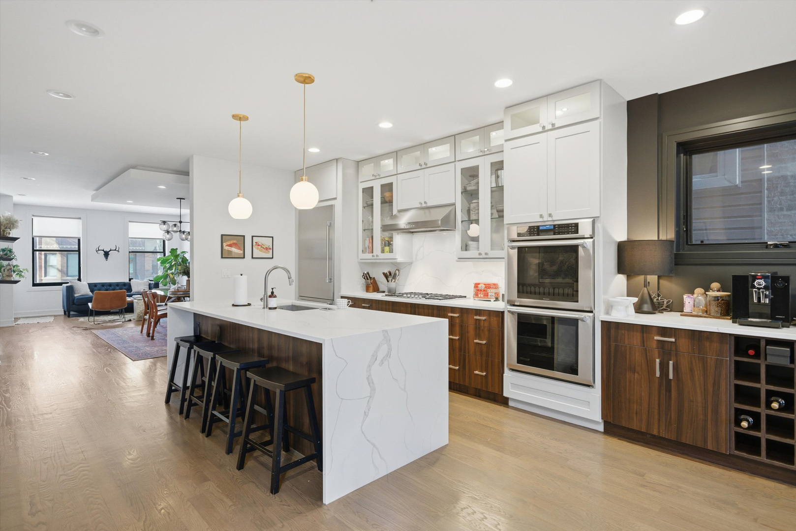 855 N Wolcott Avenue Unit: 1