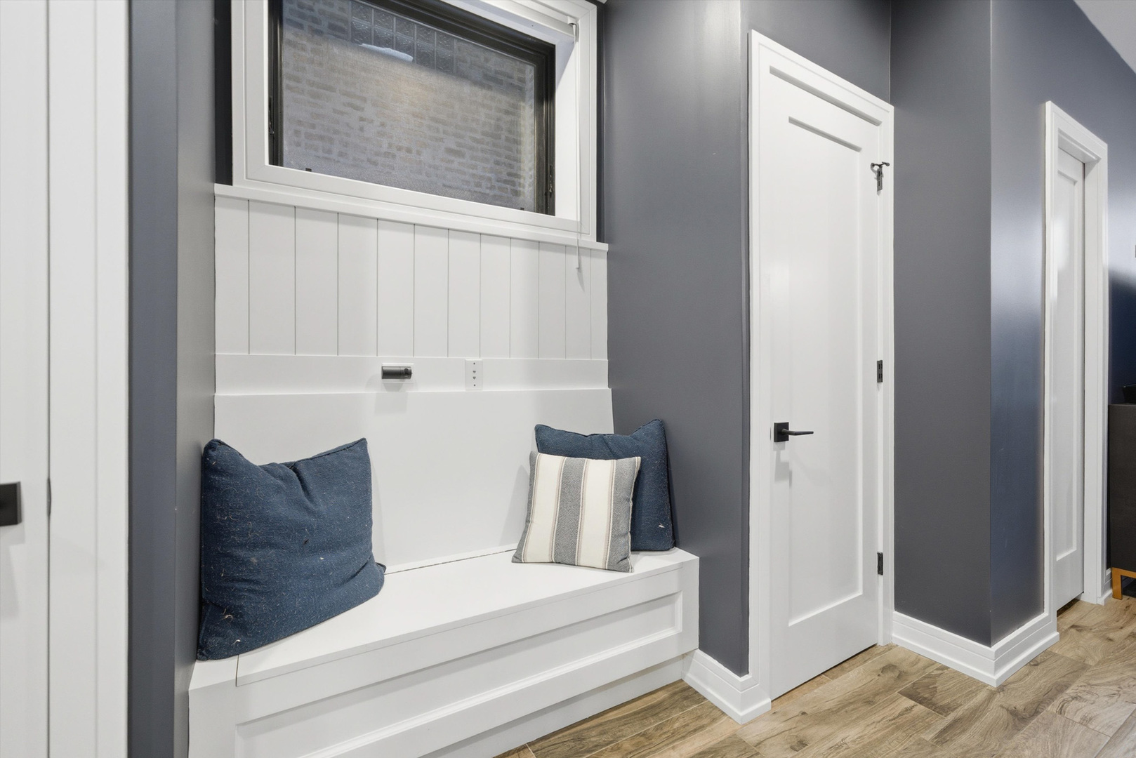 855 N Wolcott Avenue Unit: 1