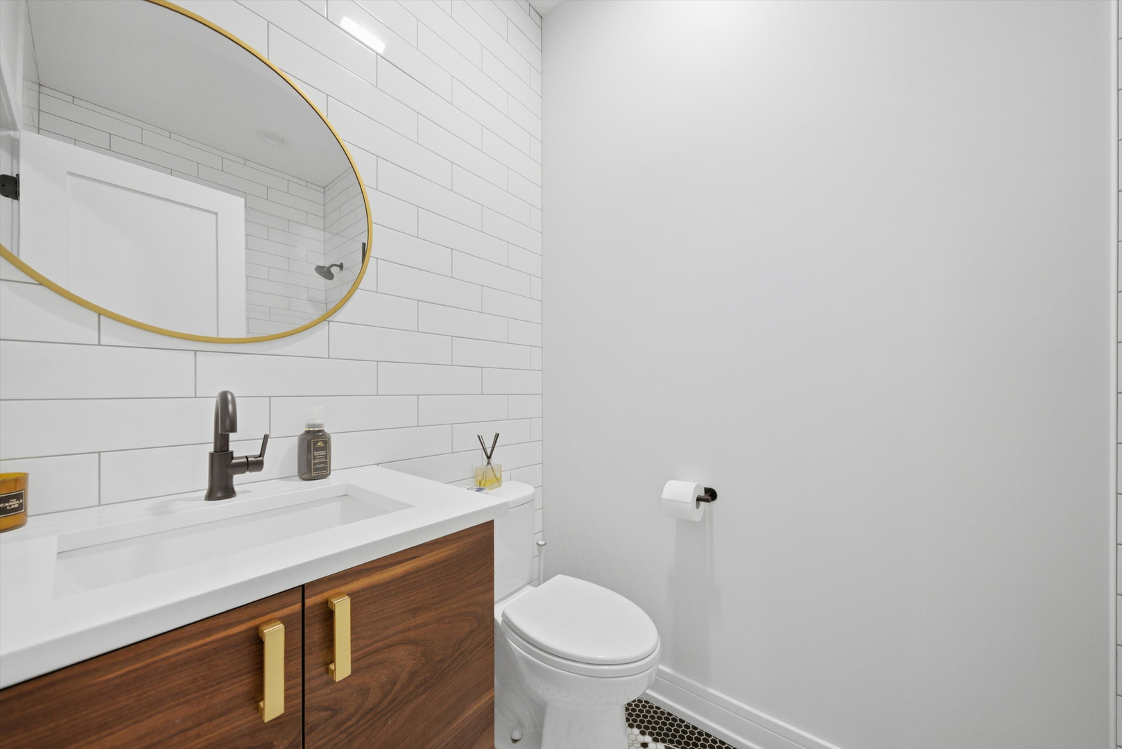 855 N Wolcott Avenue Unit: 1