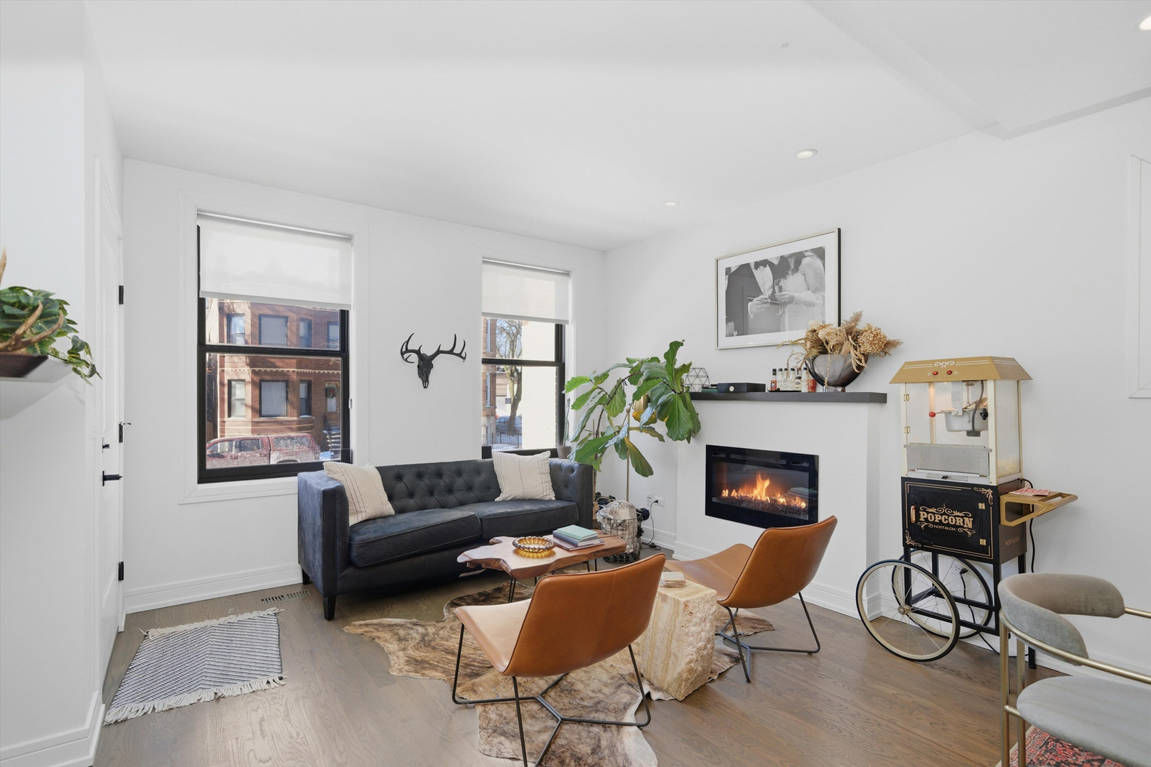 855 N Wolcott Avenue Unit: 1