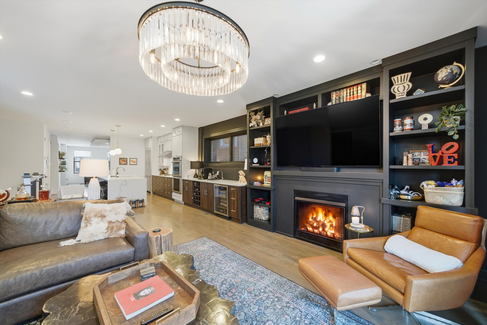 855 N Wolcott Avenue Unit: 1