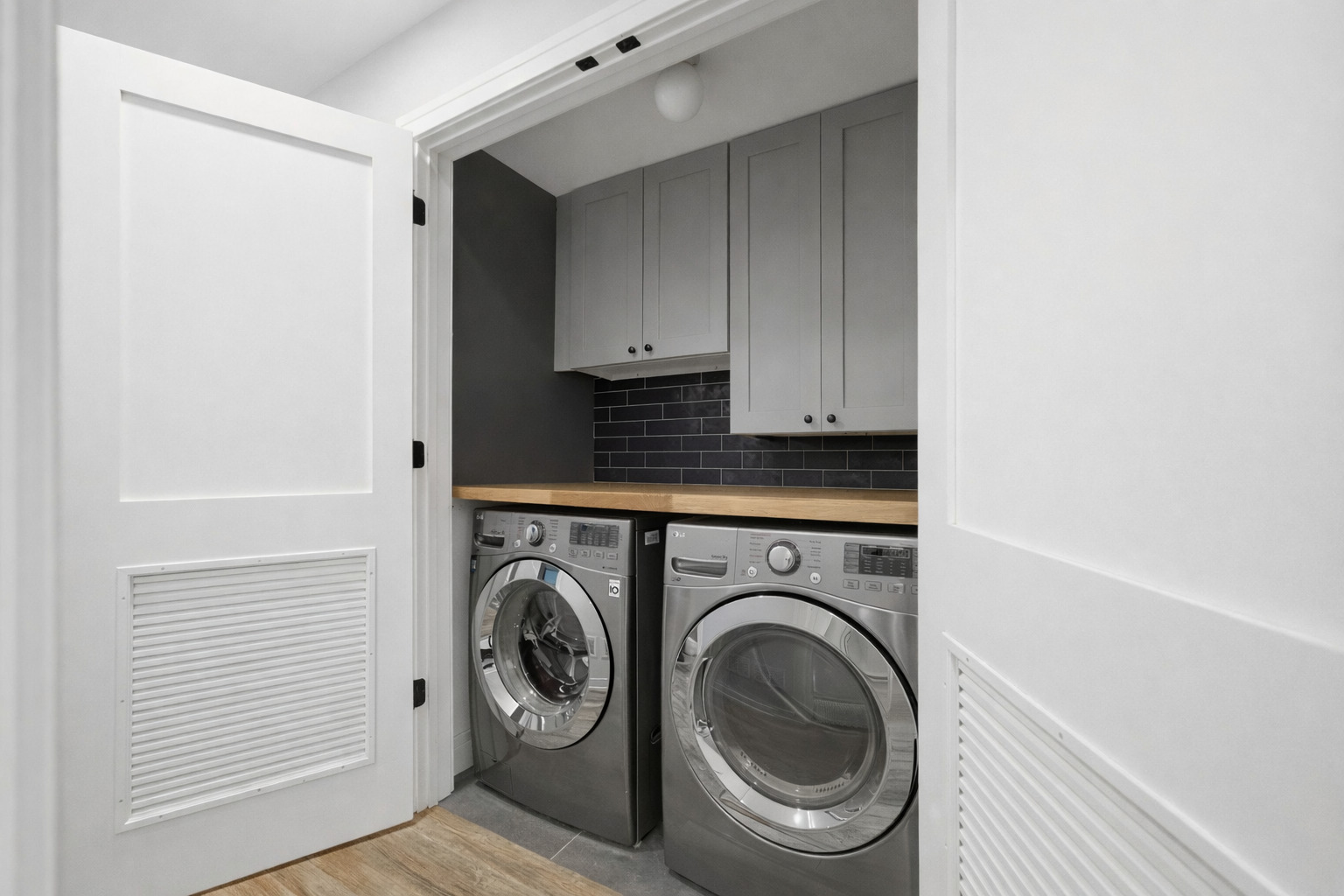 855 N Wolcott Avenue Unit: 1