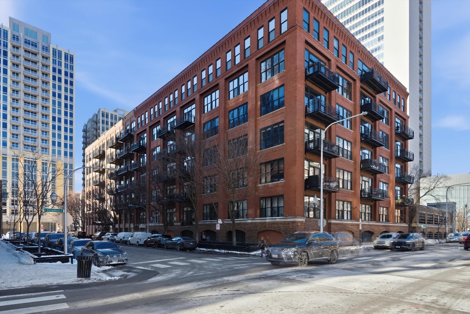 520 W HURON Street Unit: 314