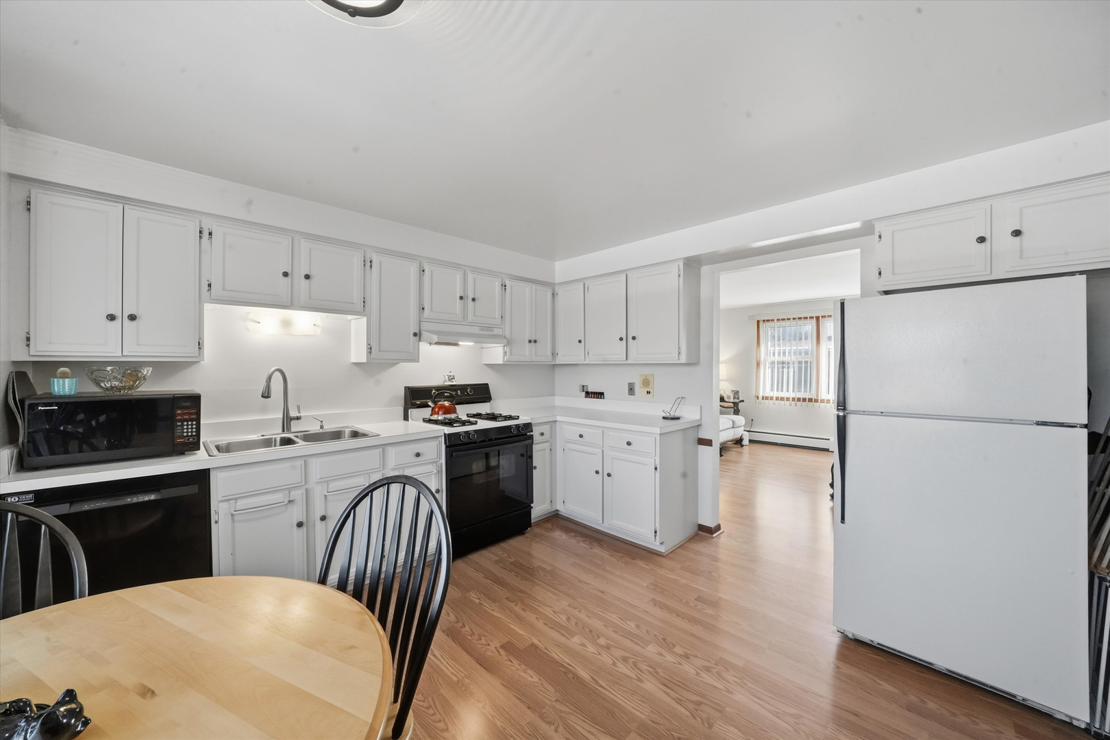 4859 W Byron Street Unit: 301W