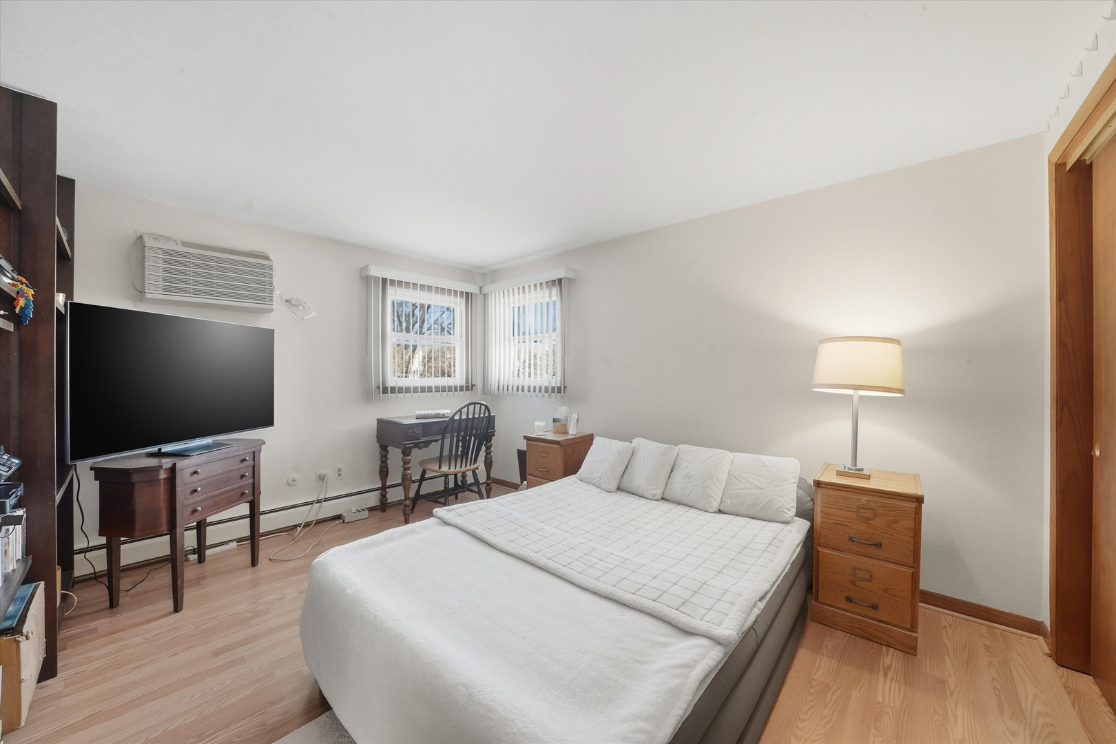 4859 W Byron Street Unit: 301W