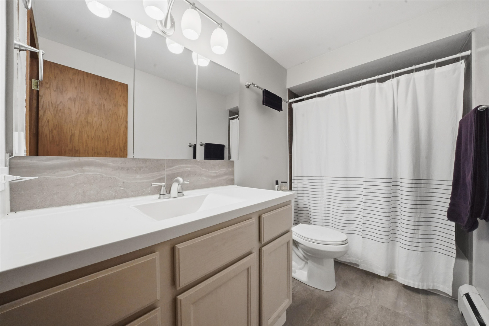 4859 W Byron Street Unit: 301W