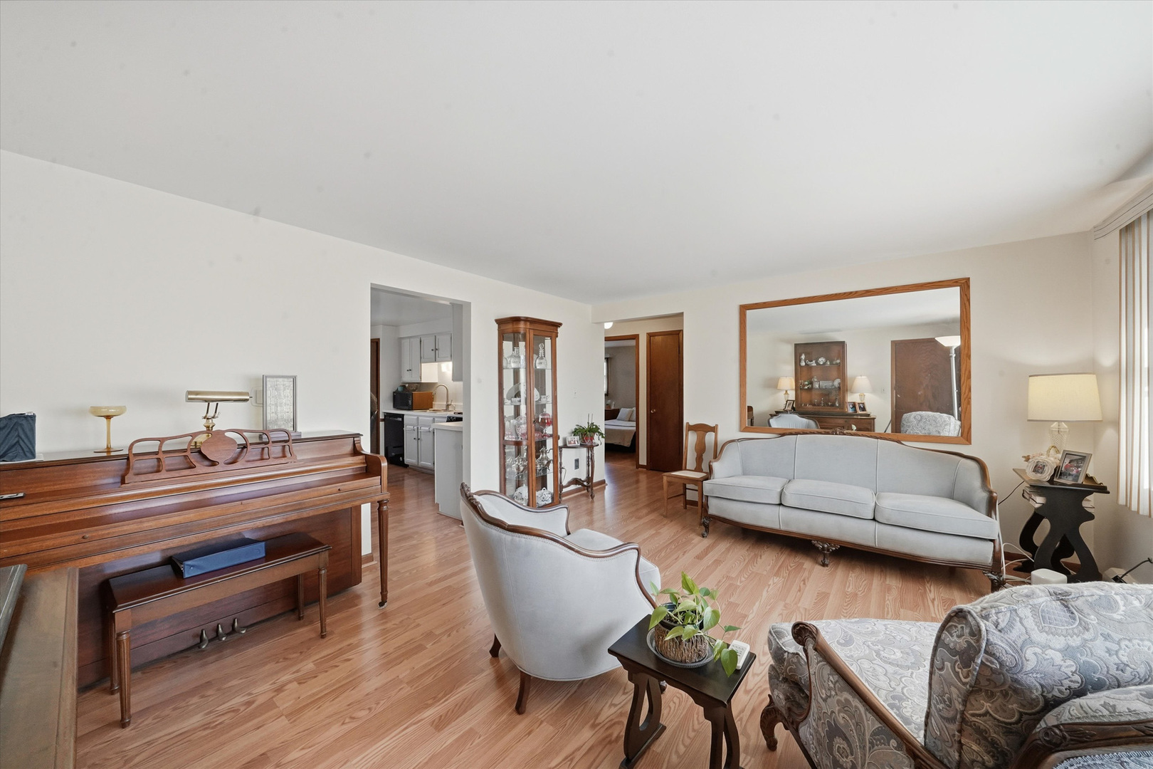 4859 W Byron Street Unit: 301W