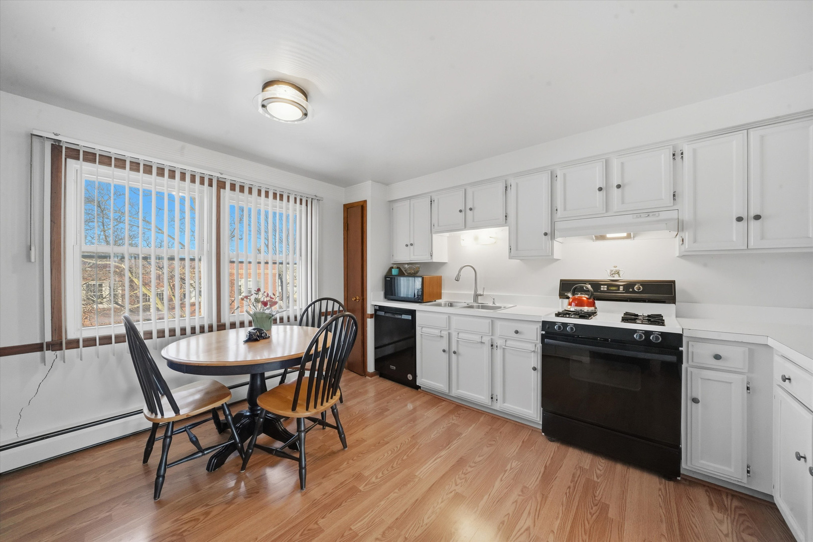 4859 W Byron Street Unit: 301W