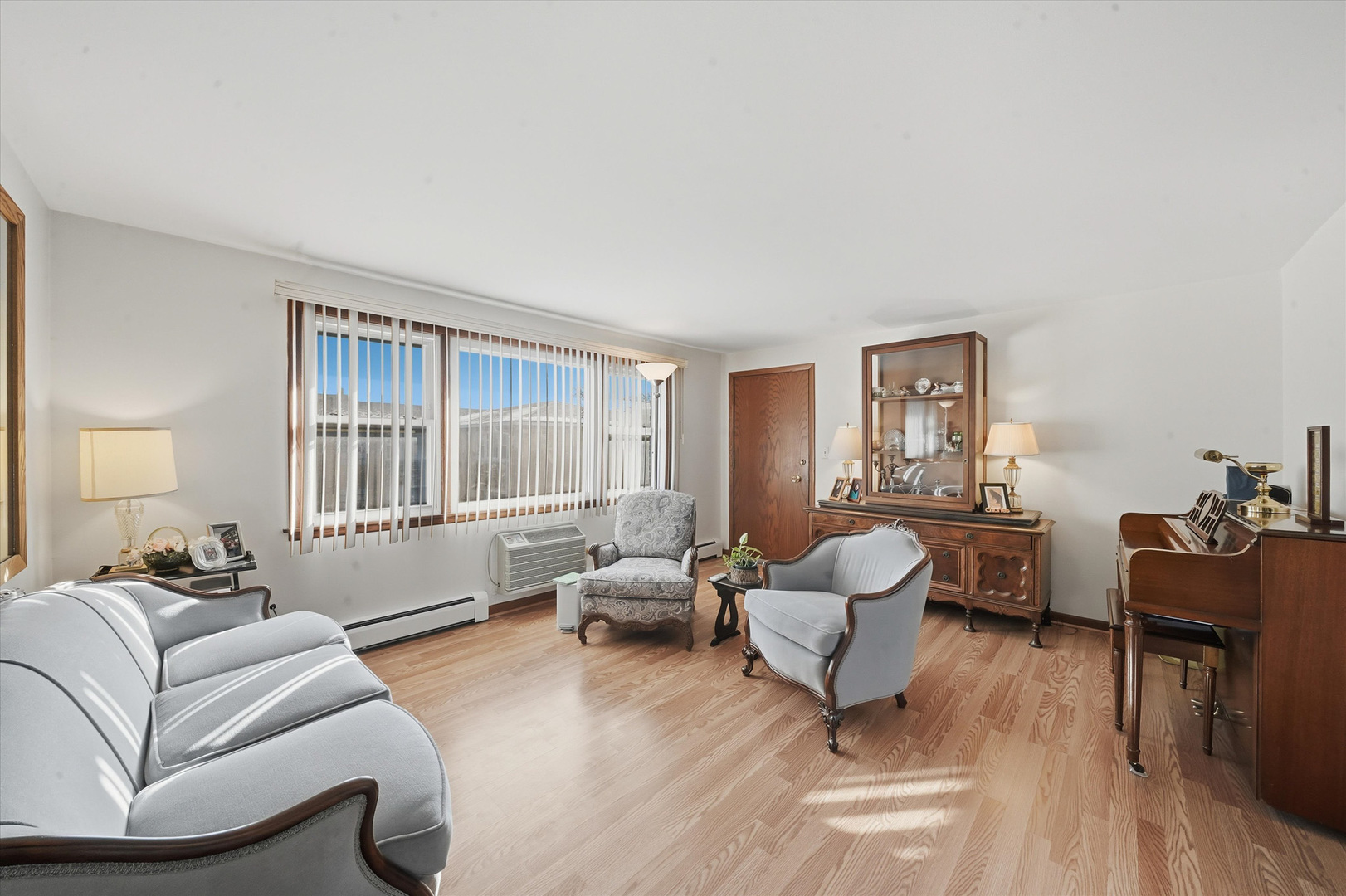4859 W Byron Street Unit: 301W