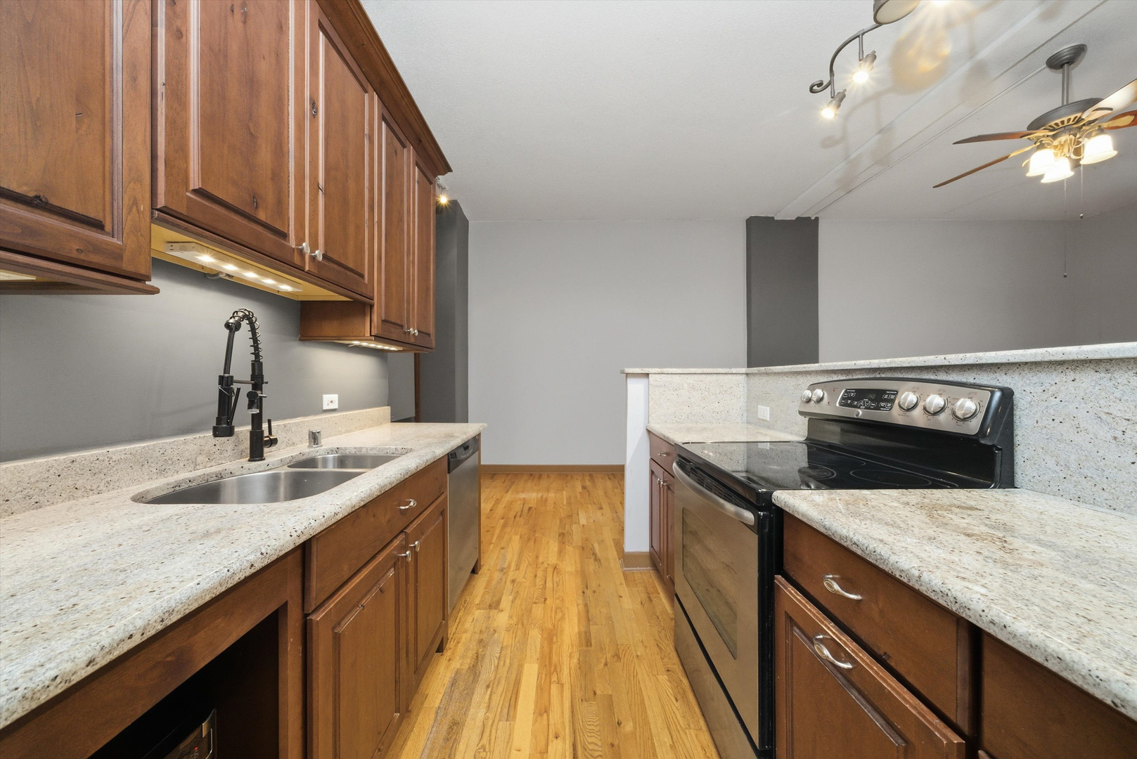 600 S Dearborn Street Unit: 311