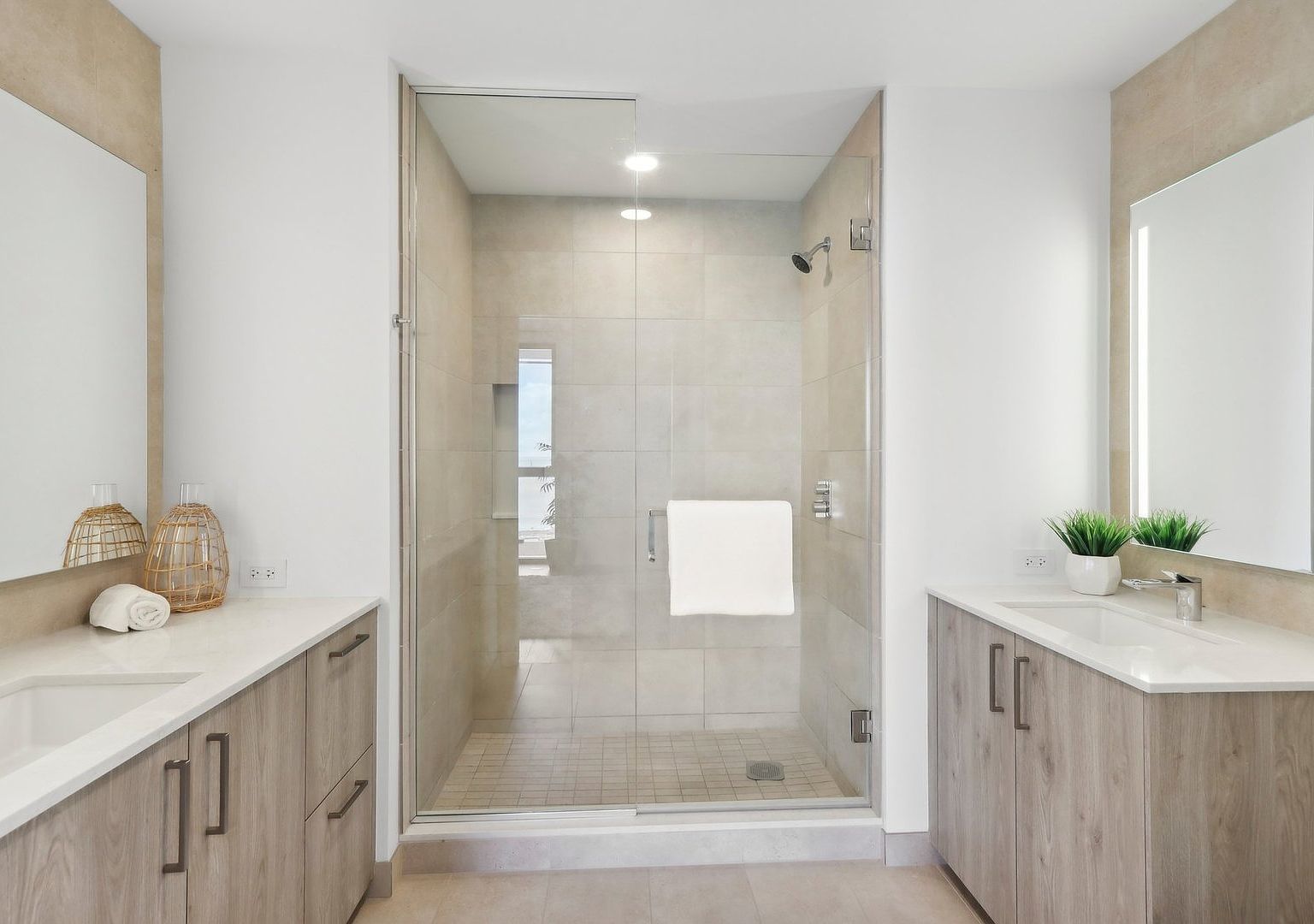 211 N Harbor Drive Unit: 408