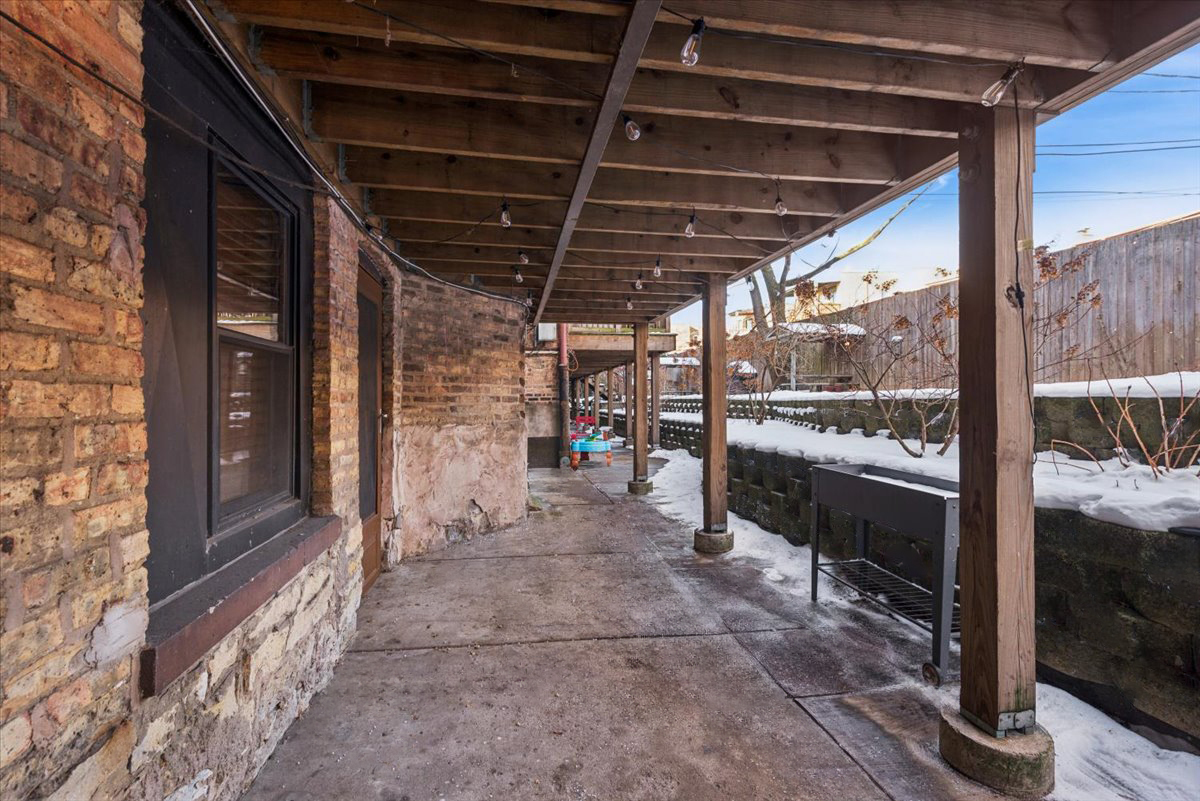 1024 W BYRON Street Unit: G