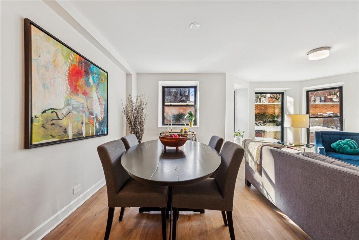 1024 W BYRON Street Unit: G