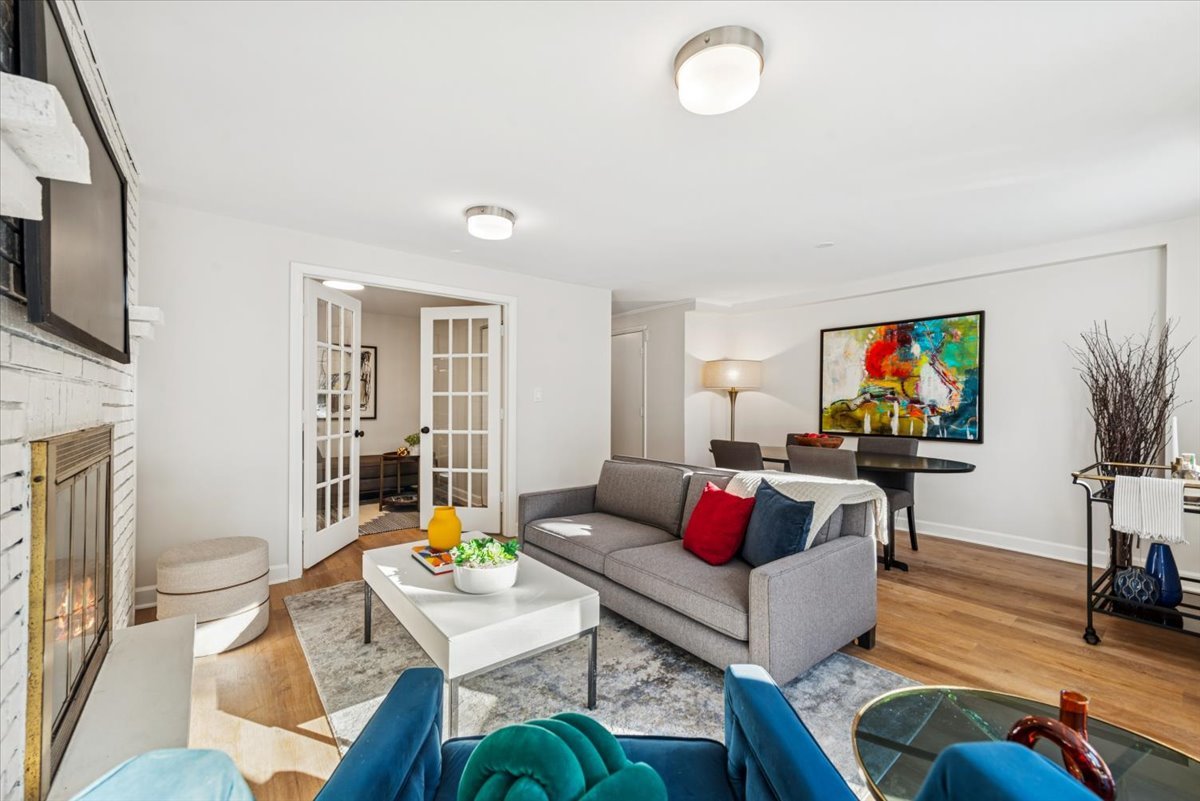 1024 W BYRON Street Unit: G