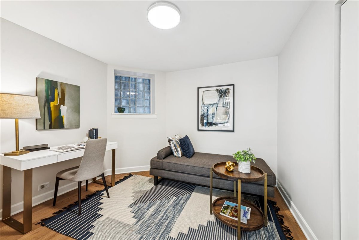 1024 W BYRON Street Unit: G