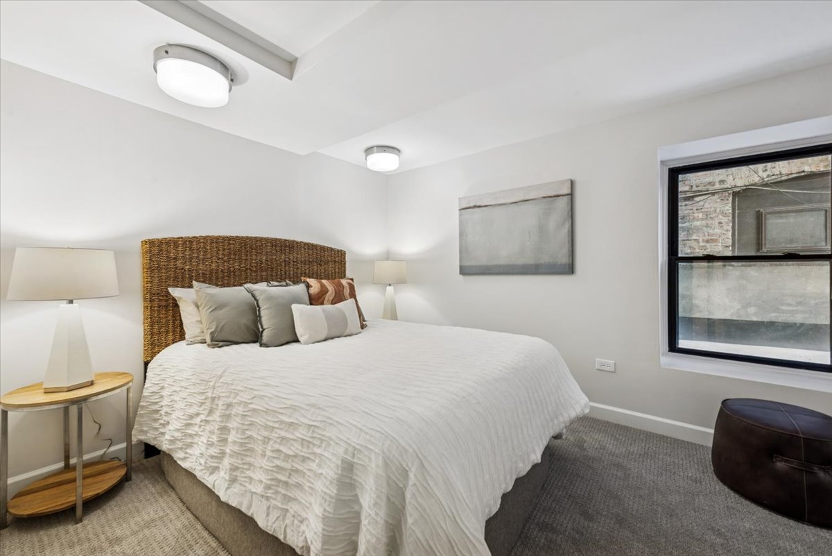 1024 W BYRON Street Unit: G