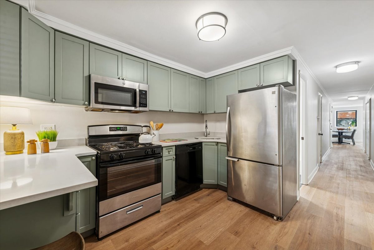 1024 W BYRON Street Unit: G