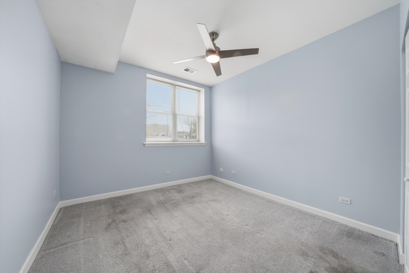 2504 W Balmoral Avenue Unit: 1D