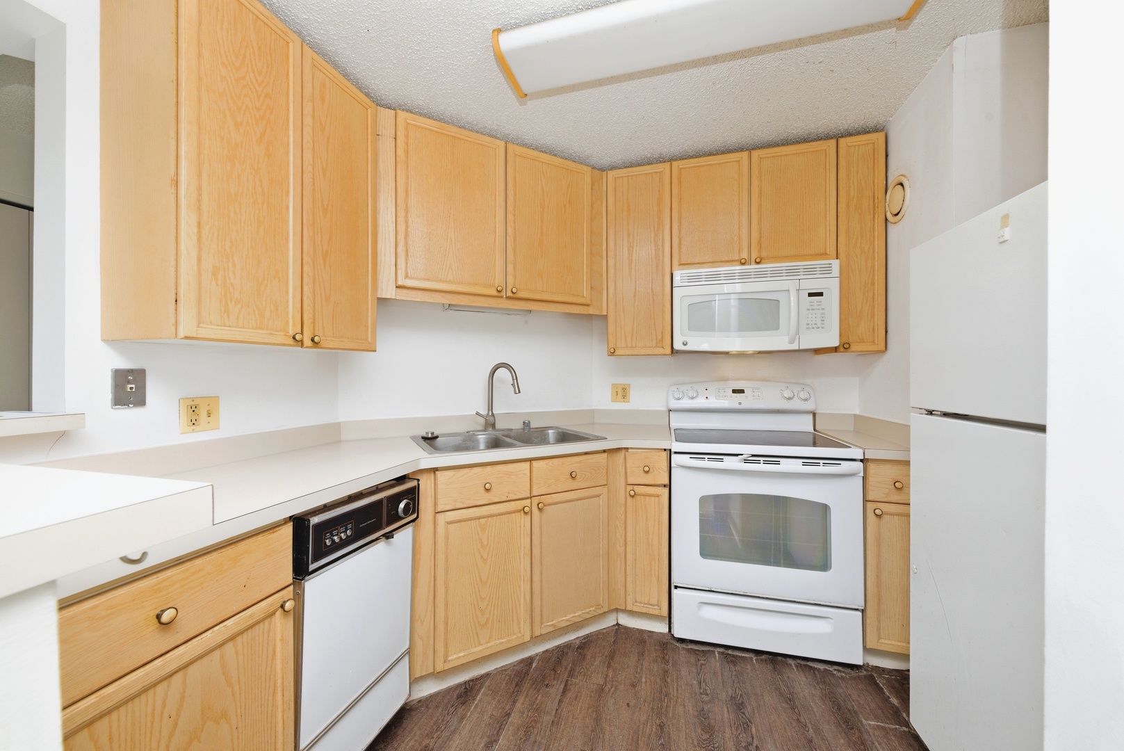 195 N HARBOR Drive Unit: 2307