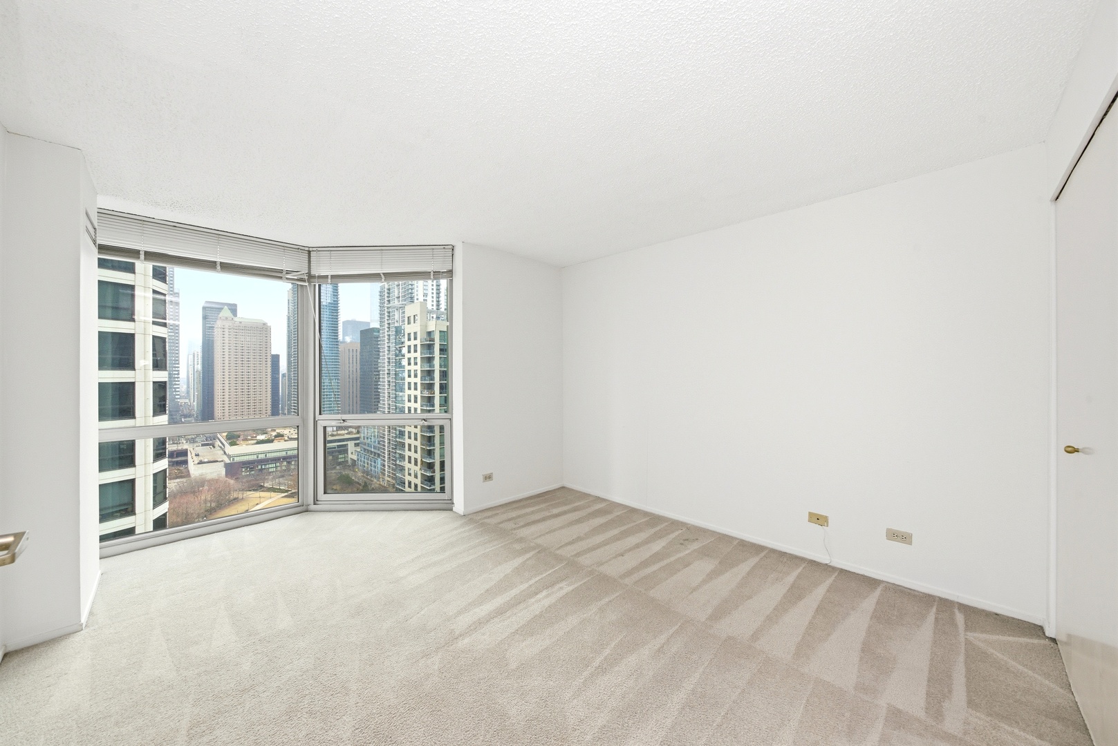 195 N HARBOR Drive Unit: 2307