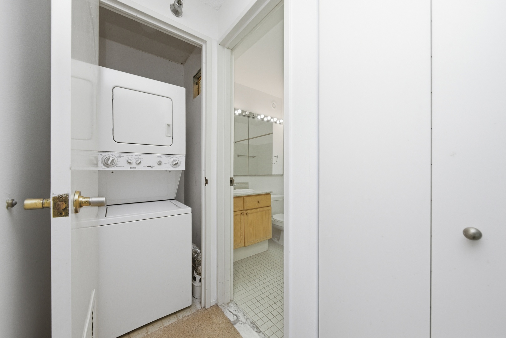195 N HARBOR Drive Unit: 2307
