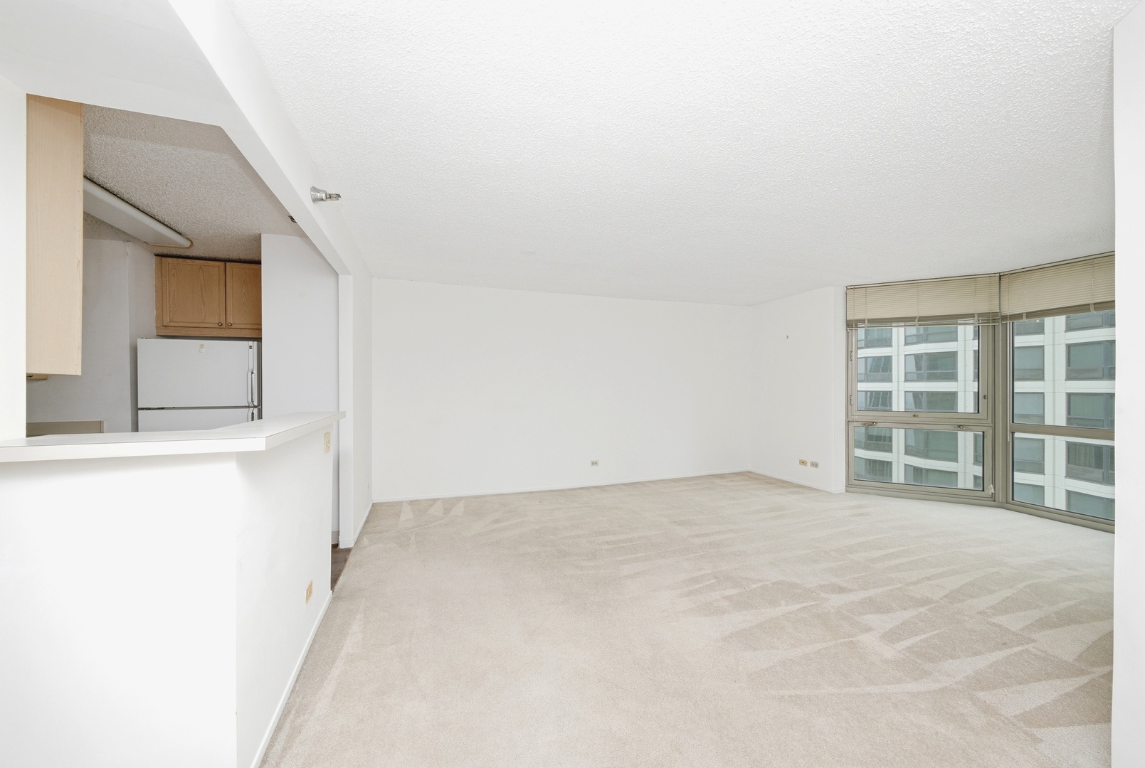 195 N HARBOR Drive Unit: 2307