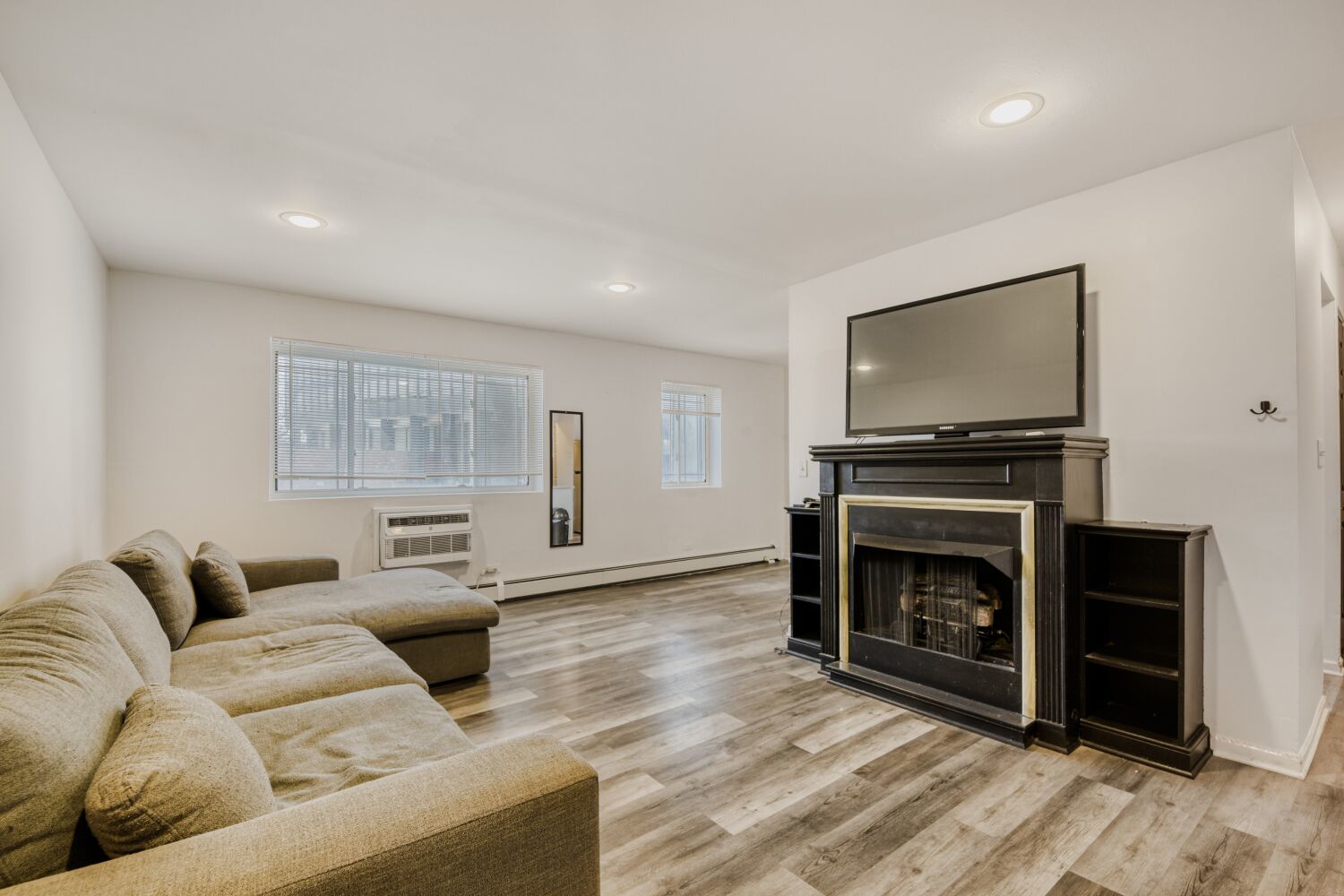 5400 N Sheridan Road Unit: 202