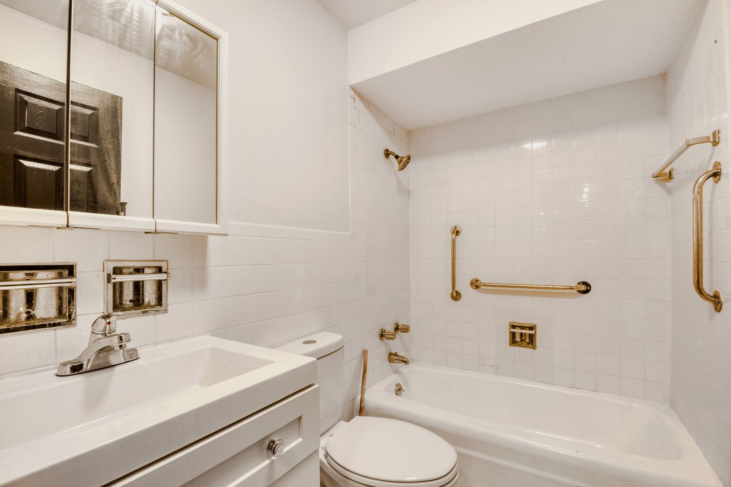 5400 N Sheridan Road Unit: 202