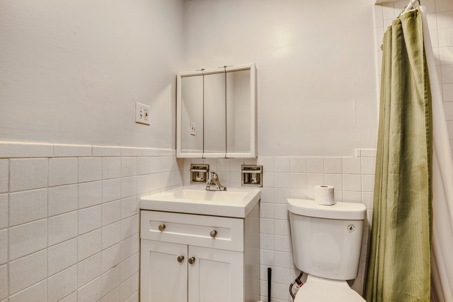 5400 N Sheridan Road Unit: 202