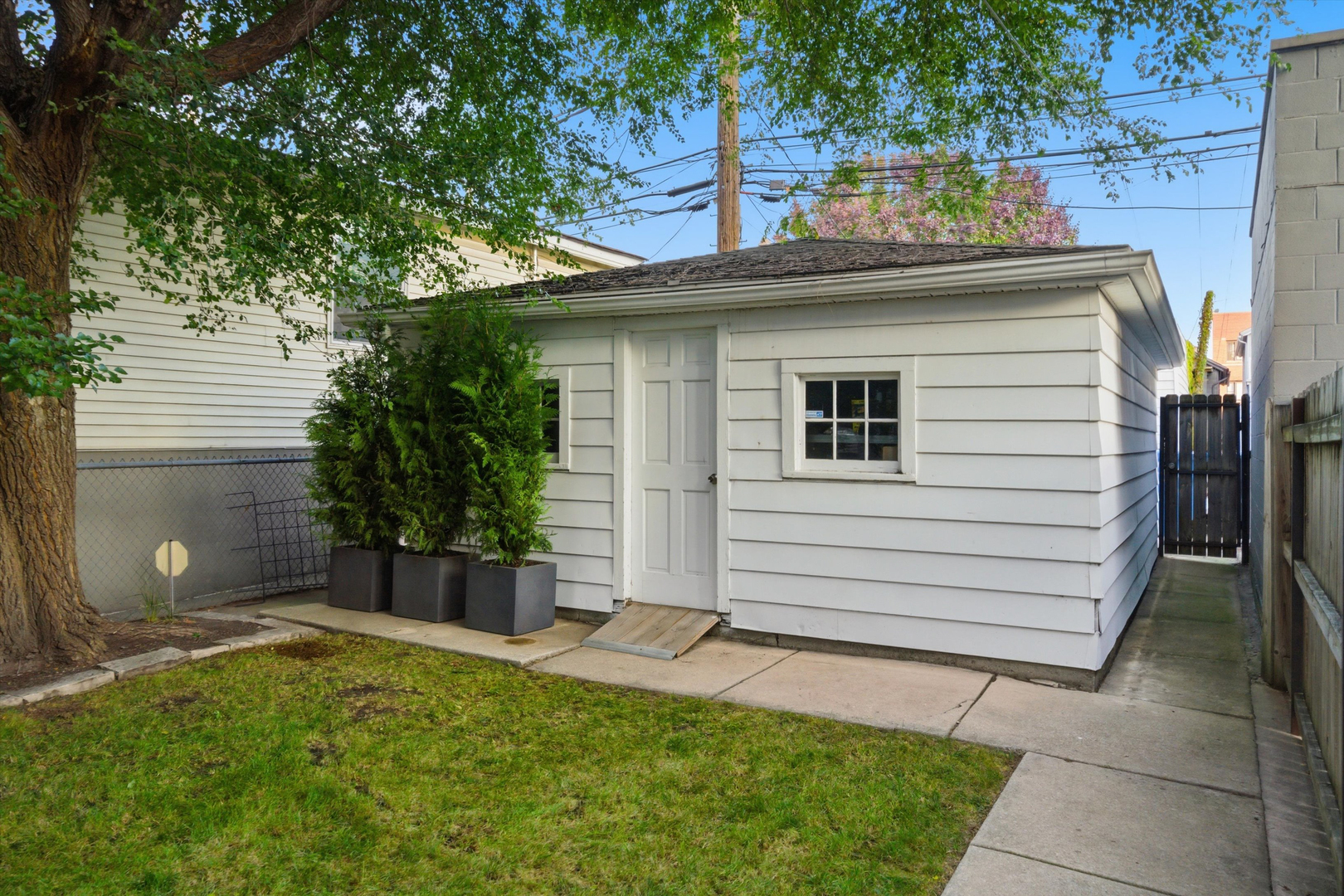 1220 W Hubbard Street