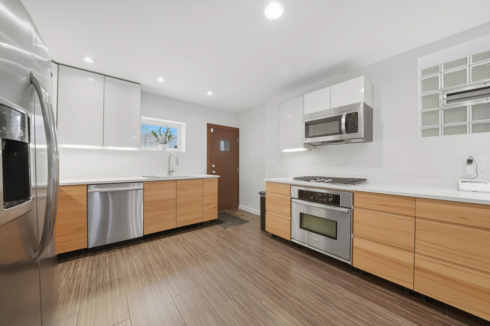 1220 W Hubbard Street