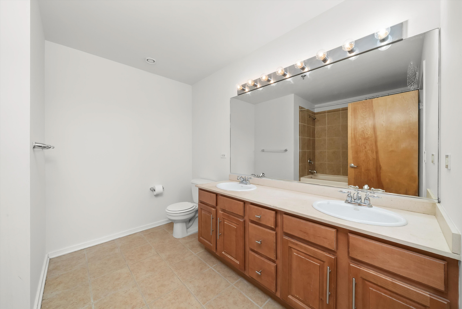 1645 W Ogden Avenue Unit: 702