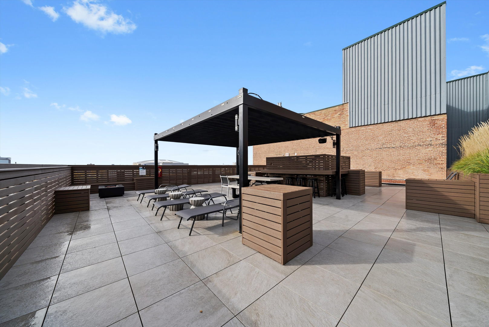 1645 W Ogden Avenue Unit: 702