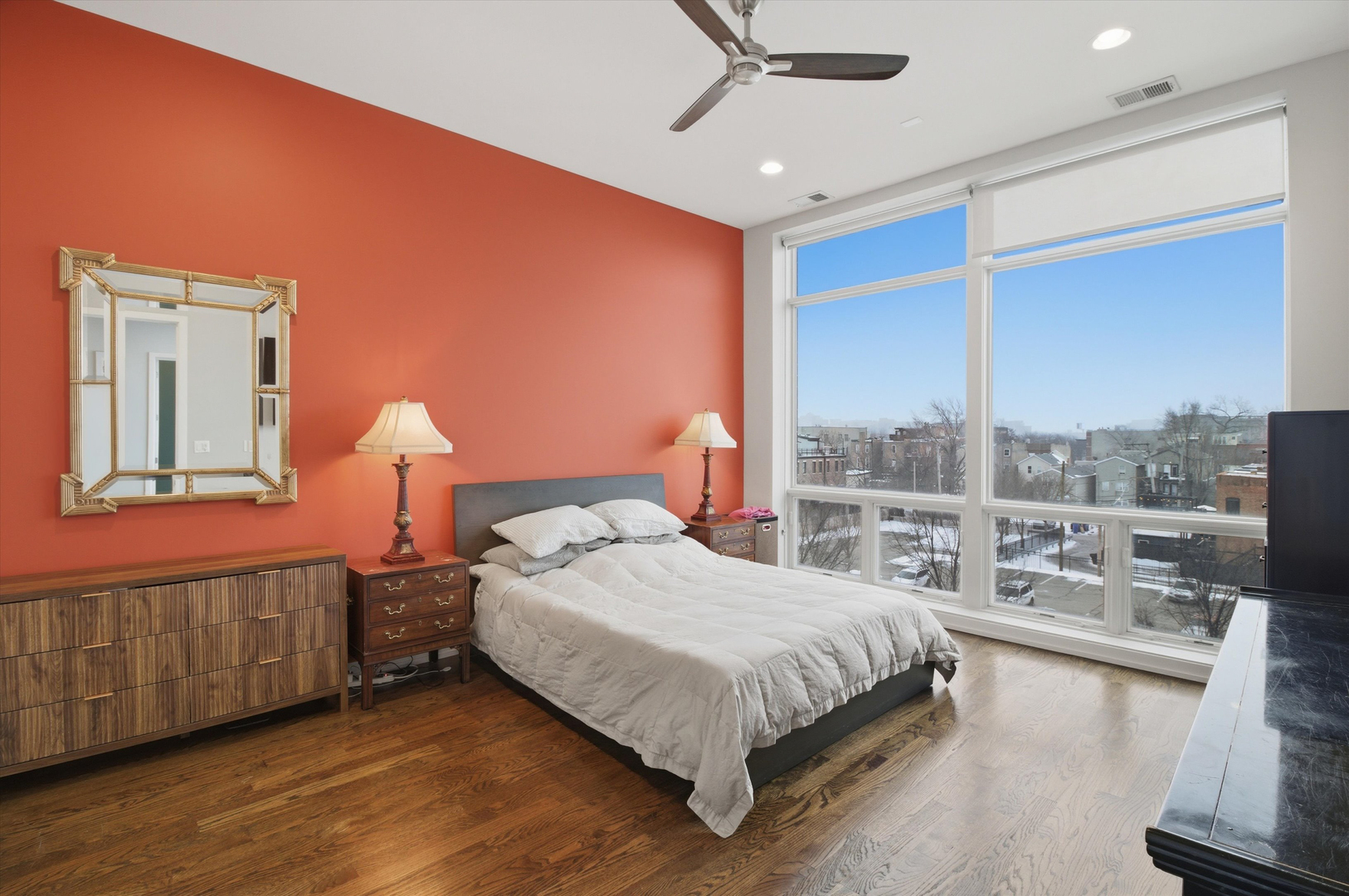 5 N Oakley Boulevard Unit: 406