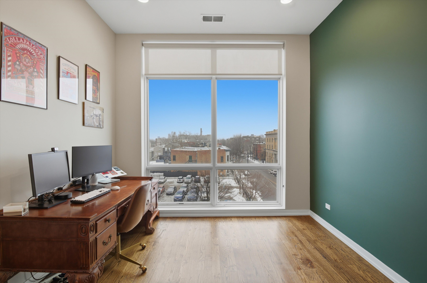 5 N Oakley Boulevard Unit: 406