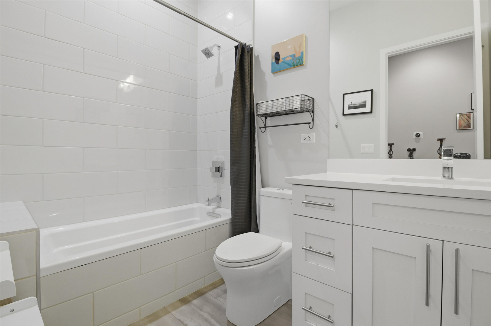 5 N Oakley Boulevard Unit: 406