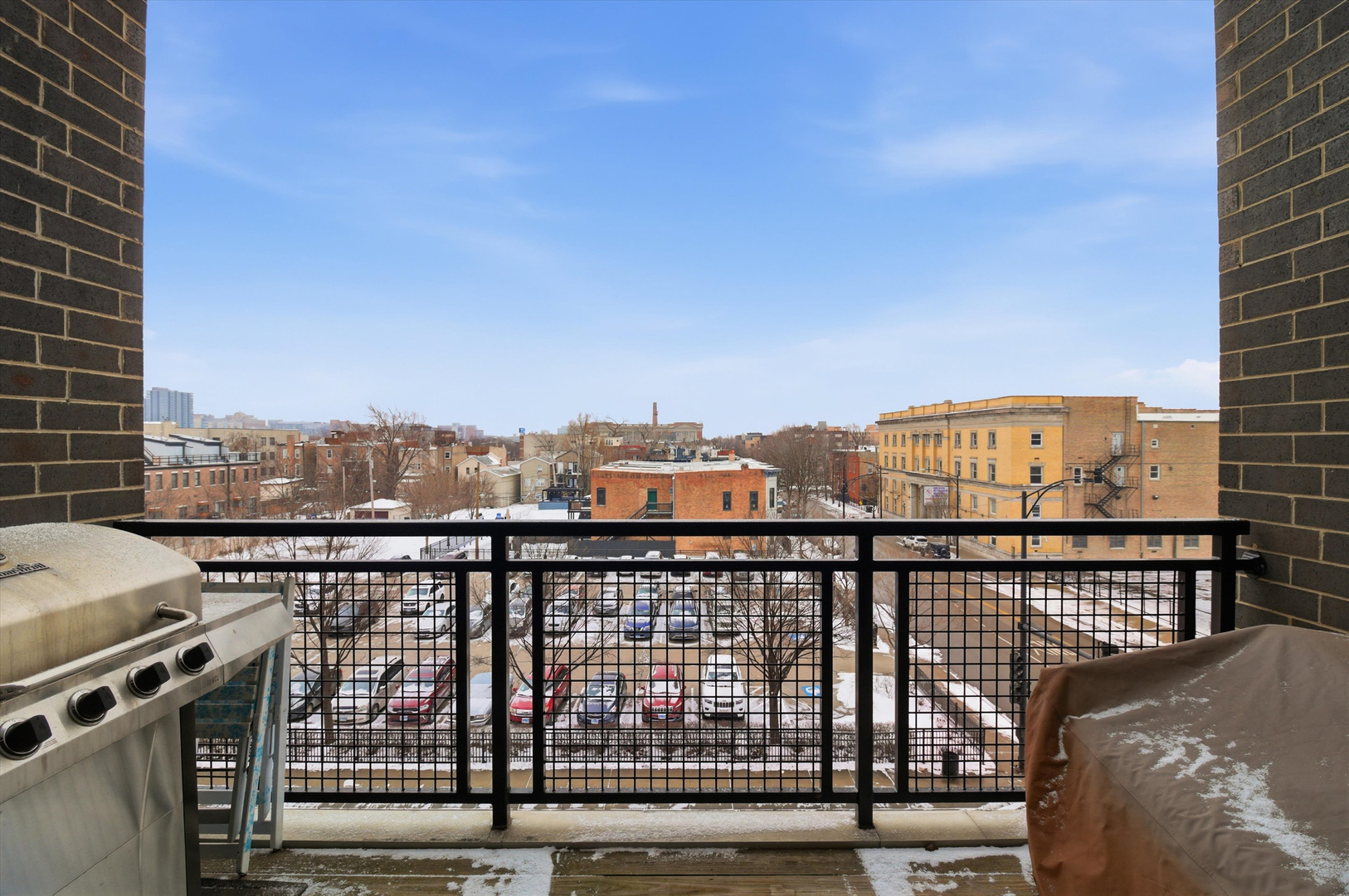 5 N Oakley Boulevard Unit: 406