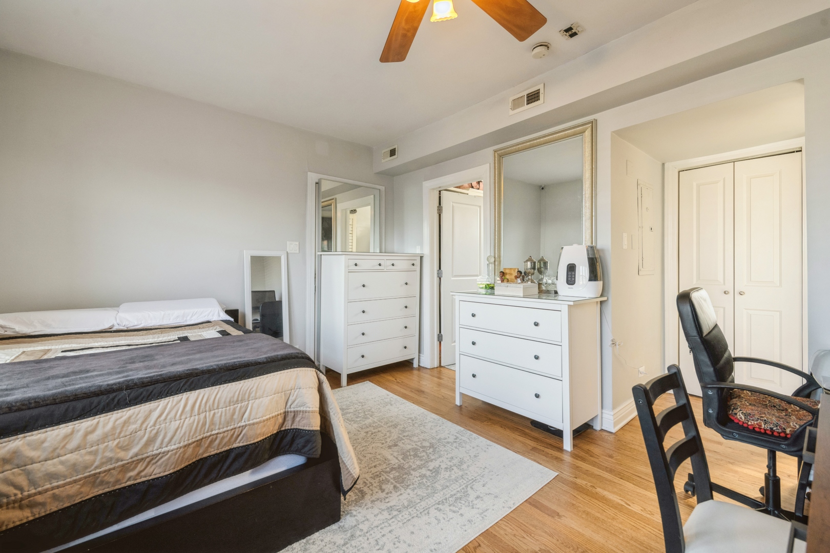 2711 W BELDEN Avenue Unit: 1