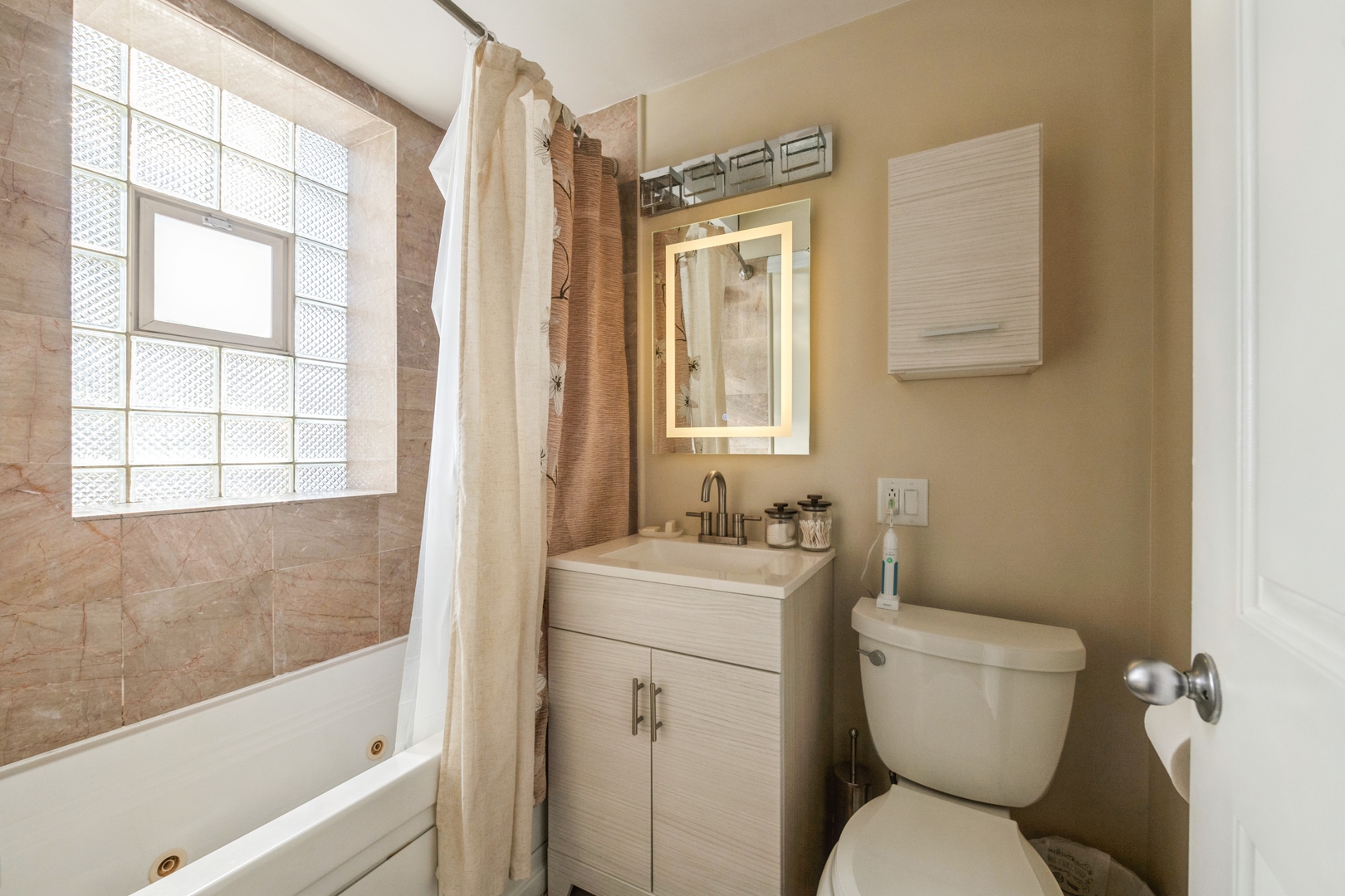 2711 W BELDEN Avenue Unit: 1