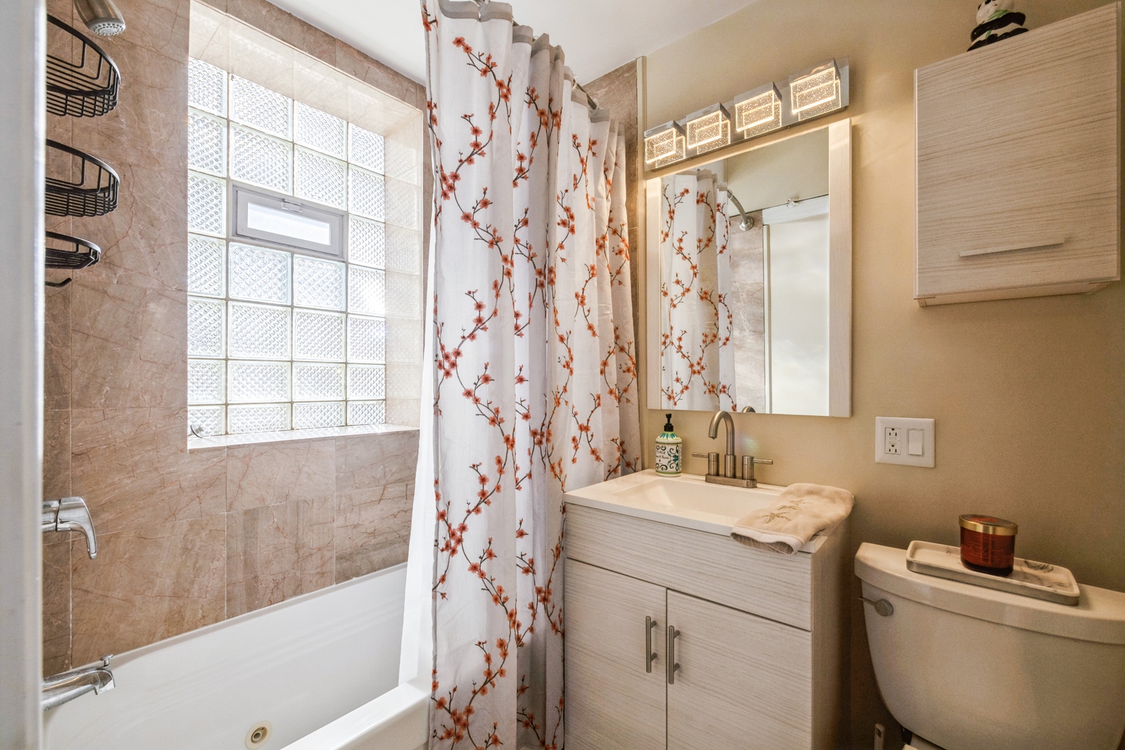 2711 W BELDEN Avenue Unit: 1