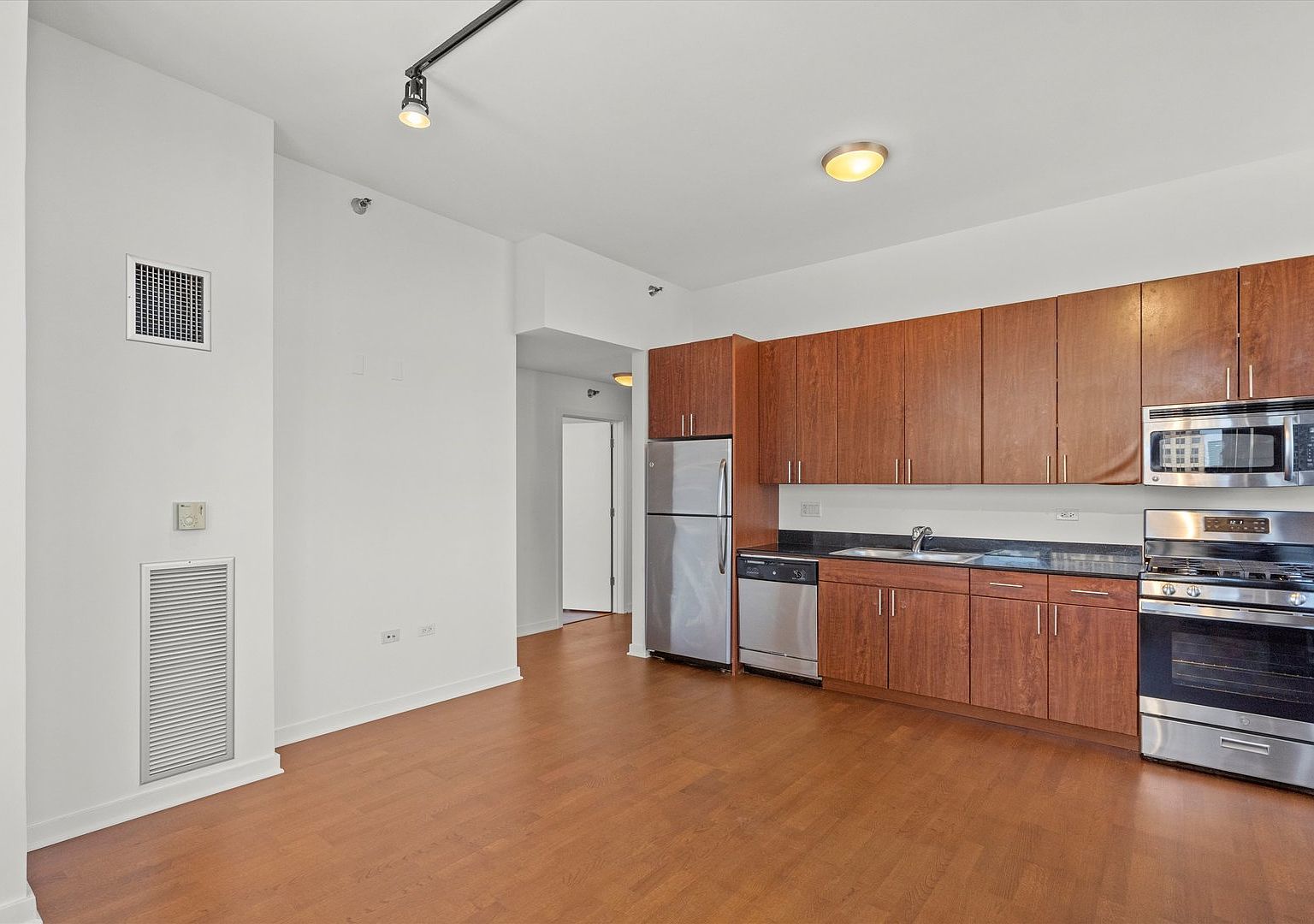 235 W Van Buren Street Unit: 3315