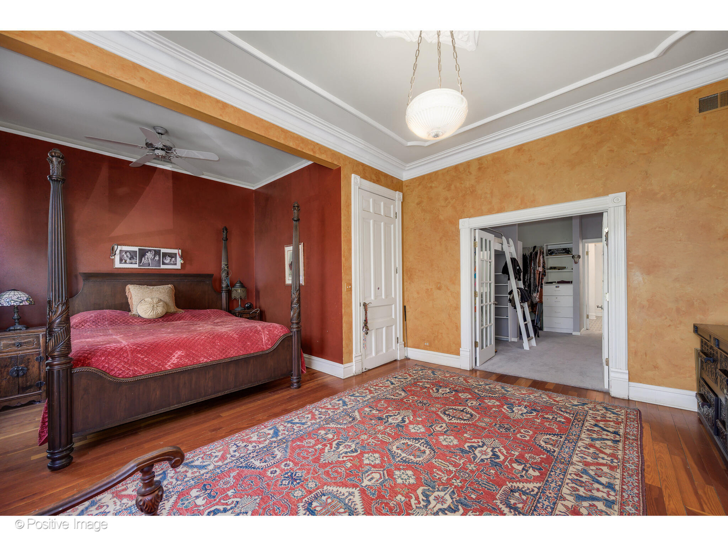 1957 W Schiller Street