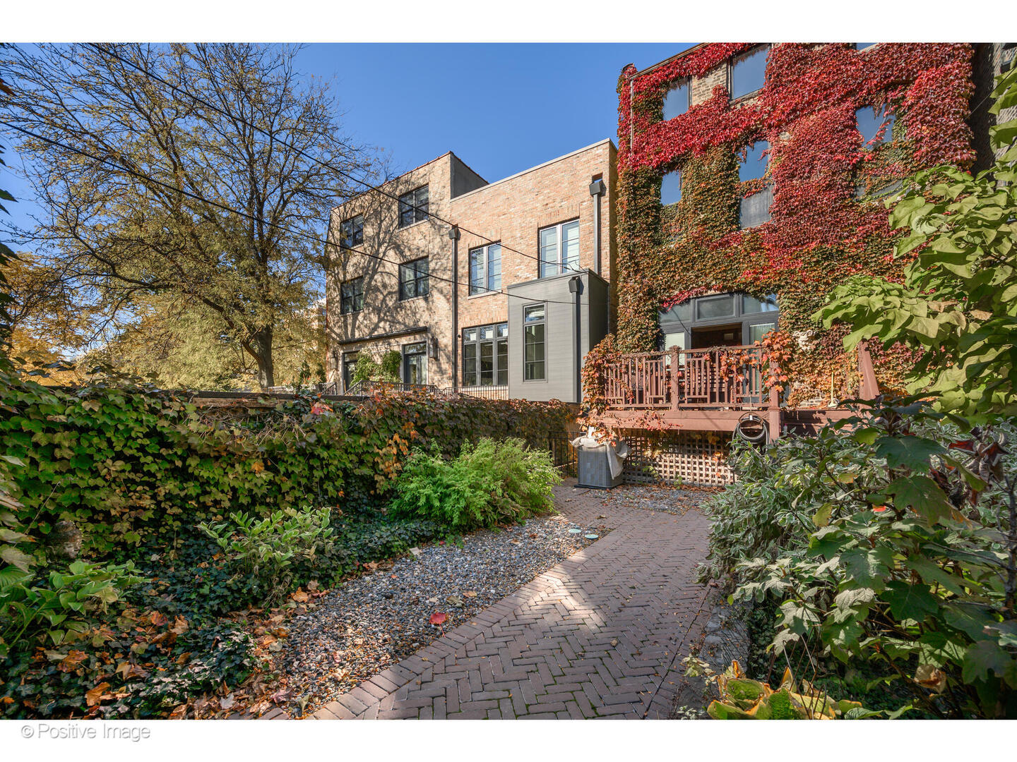 1957 W Schiller Street