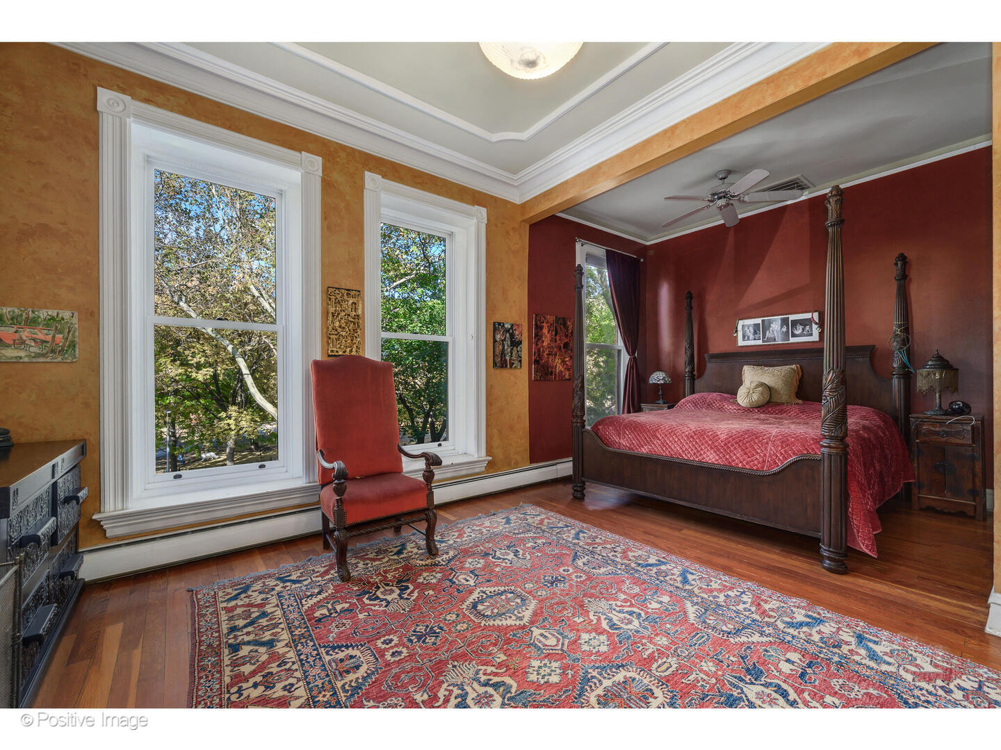 1957 W Schiller Street
