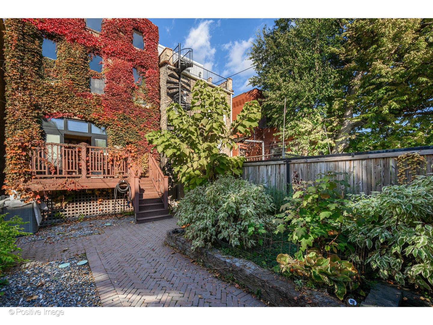 1957 W Schiller Street