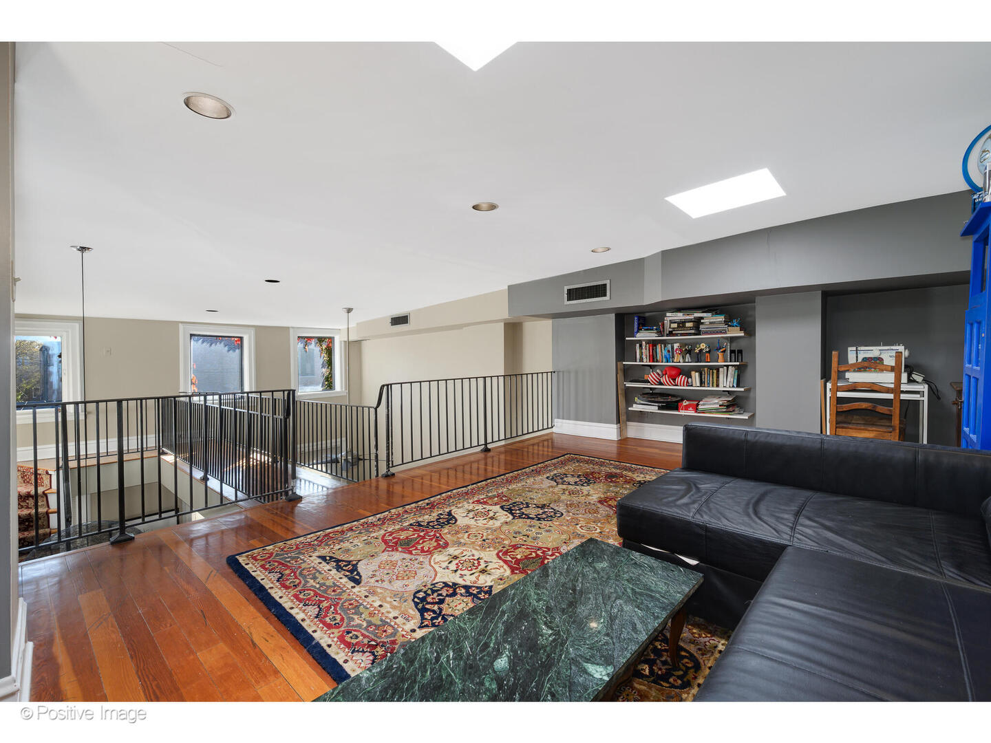 1957 W Schiller Street