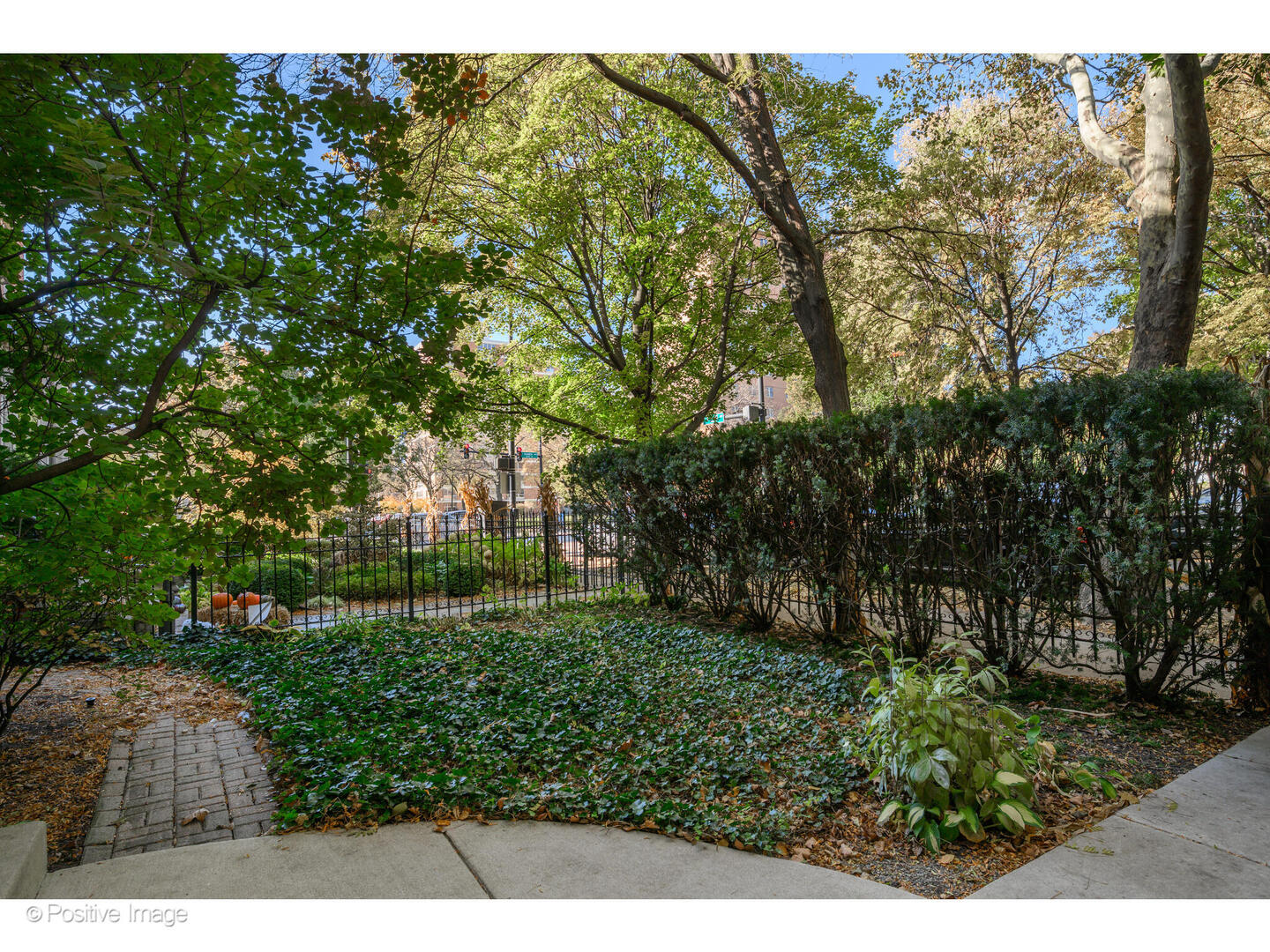 1957 W Schiller Street